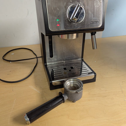 (Used - fair) De'Longhi 15-Bar Pump Espresso Machine with Milk Frother & Tempera