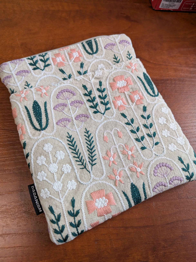 Embroidered Daisy Padded Sleeve for All-New Kindle Paperwhite, 7 Kindle Colorsof