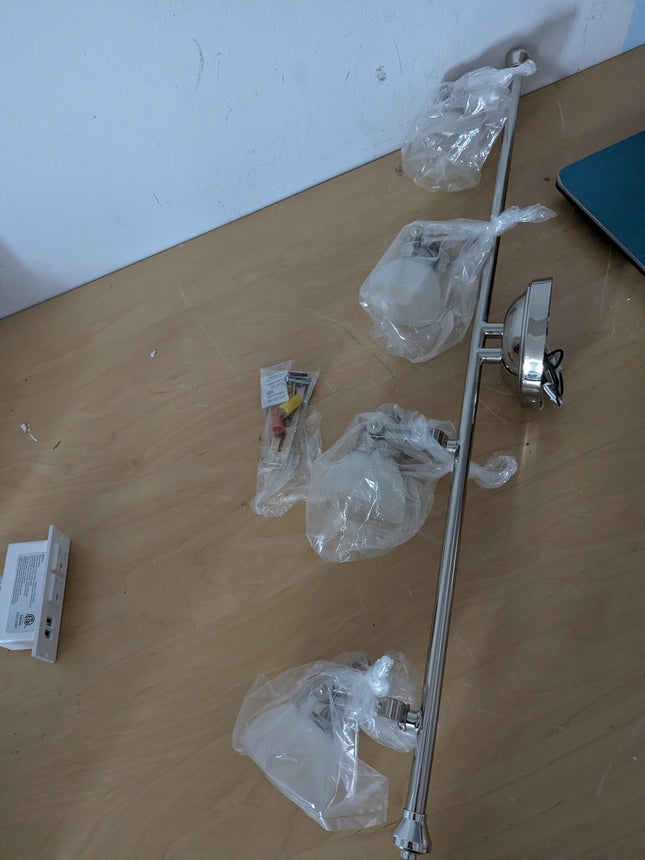 4 light fixture silver for GU10 type lightbulbs (lightbulbs not included) 30 ibc
