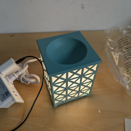Scentsationals Candle Warmer, Wax Warmer, Thousand Kisses (Mint) https://a.co/d/