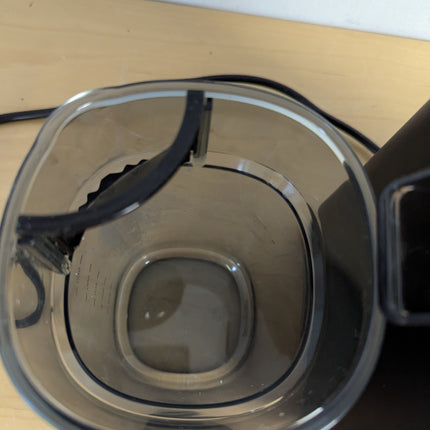 Actual unit: AMZCHEF cold press juicer with juicing bowl, food pusher, juice cup and pulp cup