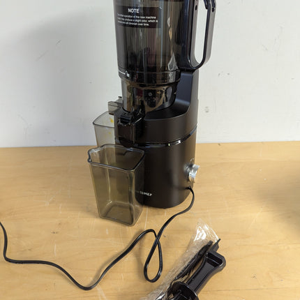 Actual unit: AMZCHEF SJ-036 juicer with juice cup, pulp cup and cleaning brush