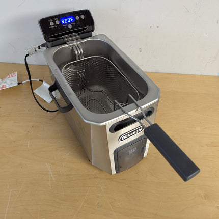Actual unit: De'Longhi Livenza deep fryer without top lid