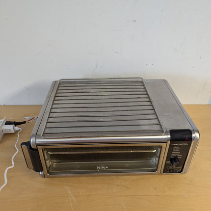 Actual unit: Ninja Foodi SP101C air fry oven with wire rack on top